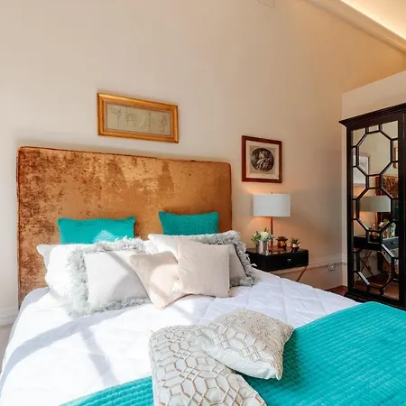 The Medieval Penthouse, Indulge Among History In A Luxury 5 Bedrooms Apartment