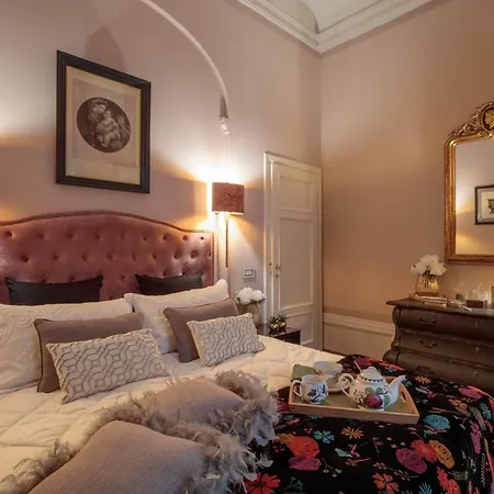The Medieval Penthouse, Indulge Among History In A Luxury 5 Bedrooms