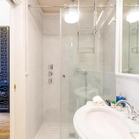 The Medieval Penthouse, Indulge Among History In A Luxury 5 Bedrooms *