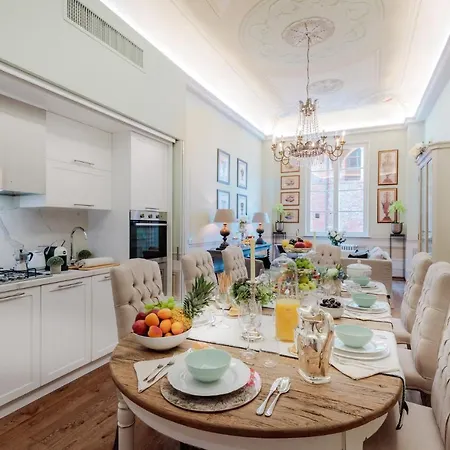 The Medieval Penthouse, Indulge Among History In A Luxury 5 Bedrooms