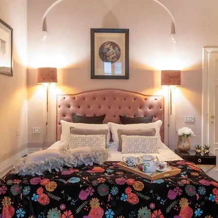 Apartment The Medieval Penthouse, Indulge Among History In A Luxury 5 Bedrooms Lucca