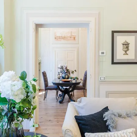 The Medieval Penthouse, Indulge Among History In A Luxury 5 Bedrooms *